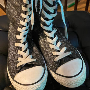 Chuck Taylor Converse Kids Mid-Calf Canvas Top Sz4